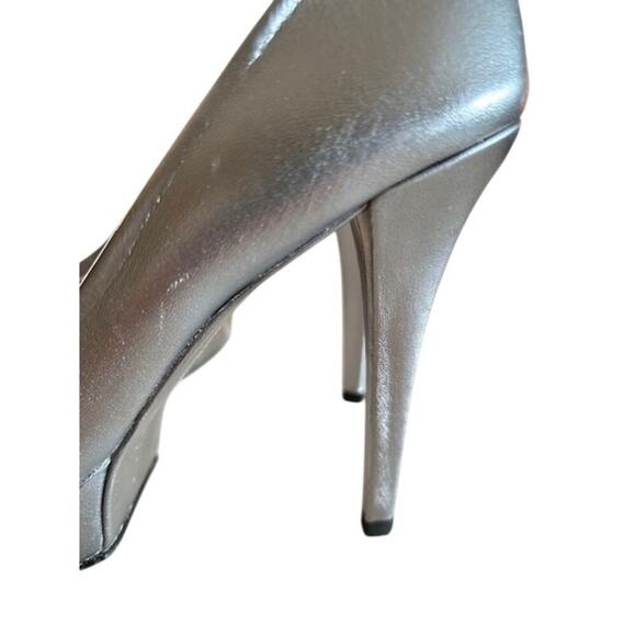 Stuart Weitzman Leather Silver Metallic Peep-Toe Heels – Size 7 Made is Spain - Picture 5 of 15
